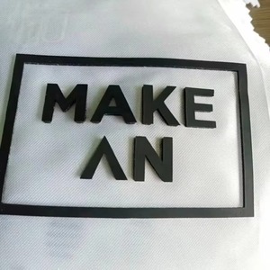 Étiquettes de transfert de chaleur en silicone personnalisées Plaque d'épaisseur 0.3-1mm Étiquettes principales de vêtement 2D utilisées pour les sacs à vêtements et les articles de tête - Product Image 6