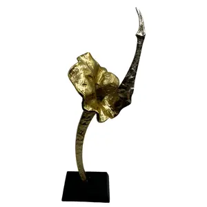 Sculpture en métal artisanale tendance représentant une faune sauvage, queue en fleurs, luxe, présentation de banquet, sculpture moderne polie - Product Image 2