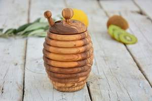 Pot à miel en bois au design tendance et nouveau pour les tartines du petit-déjeuner, offrant un accès facile au miel, aux confitures et aux autres condiments sucrés - Product Image 6