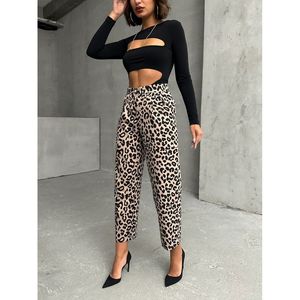 Pantalones y Trajes Estampados para Mujer - Product Image 2