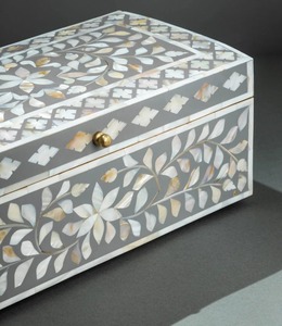 กล่องใส่เครื่องประดับหรูหราฝังลายกระดูก ภายในบุผ้ากำมะหยี่ เป็นมิตรกับสิ่งแวดล้อม ทำด้วยมือ ดีไซน์ทันสมัย ลายเทวดาแห่งความรัก รายละเอียดประณีต CRAFT ZONE EXPORT - Product Image 2