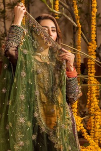 Costumes pour femmes pakistanaises de qualité supérieure, costumes ethniques lourds disponibles en gros, costumes fantaisie pour les fêtes, Mehndhi Mayo - Product Image 5