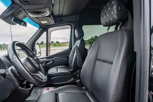 Mercedes-Benz Sprinter 3500XD 2023 Usado, Volante a la Izquierda/Derecha - Product Image 4