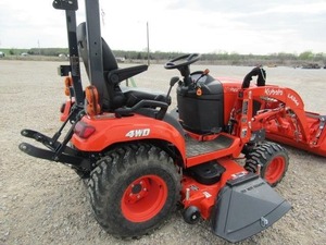 รถแทรกเตอร์ขนาดเล็ก Kubota BX2380 23 แรงม้า ดีเซล ขับเคลื่อน 4 ล้อ พร้อมที่ตักด้านหน้าและเครื่องตัดหญ้า สำหรับใช้งานทางการเกษตร ลดราคาพิเศษ มีจำหน่ายแล้ว - Product Image 2