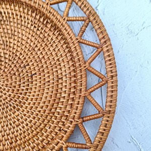 Assiettes de chargeur en rotin naturel de vente chaude personnaliser tailles variété de couleurs napperon en rotin fait à la main pour la décoration de table - Product Image 2
