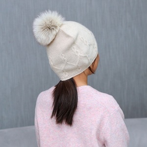 Bonnet en cachemire mongol pur 100% de luxe Design en tricot torsadé beige biologique avec pompon Chapeau d'hiver très chaud - Product Image 6