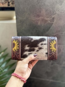 กระเป๋าคลัทช์แกะสลักมือมาใหม่กระเป๋าเงินหนังวัวลายดอกไม้กระเป๋าหนังตะวันตกอเนกประสงค์ - Product Image 2