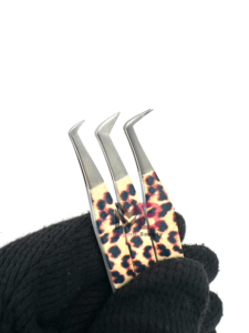 Vente chaude pince à cils d'isolation droite professionnelle en acier inoxydable plaqué or conception Durable cils d'impression de guépard - Product Image 3