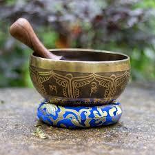 Bol chantant spirituel en laiton brillant de qualité supérieure couleur personnalisée avec maillet et coussin bol chantant sonore de guérison de relaxation profonde - Product Image 4