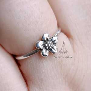 Anillo Floral Hecho a Mano en Plata de Ley 925 para Mujer, Delicado Anillo con Flor en Plata con Baño de Rodio - Product Image 6