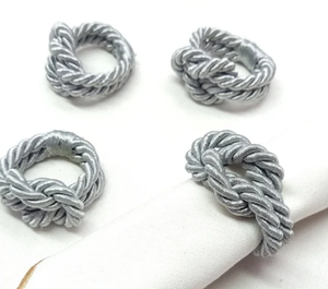 Anneaux de serviette noeud argent. Un ensemble de 4 ronds de serviette - Product Image 4