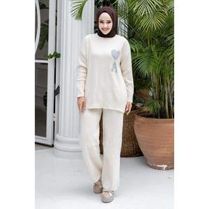 Ensemble 2 Pièces Pull Hijab Brodé Cœur Ecru - Product Image 2