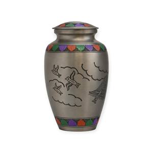 Urna Conmemorativa Clásica en Tono Plateado con Diseño de Aves Voladoras y Nubes Grabadas a Mano, Urna Conmemorativa Pequeña - Product Image 1