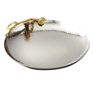 Plateau de service en aluminium moderne argenté brillant décoratif d'usine avec poignée pour les décorations de mariage et de Noël de restaurants - Product Image 2