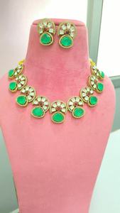 Collar Polki de Primera Calidad con Hermosos Aretes, Conjunto de Collar de Uso Minimalista que Complementa Tanto la Ropa Tradicional como la Occidental - Product Image 4