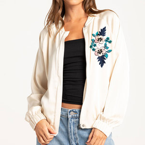 Veste d'hiver pour femme en satin respirant, taille européenne personnalisée, matelassée, streetwear, coupe-vent, bomber, broderie en peau de mouton, manteau en nylon - Product Image 5