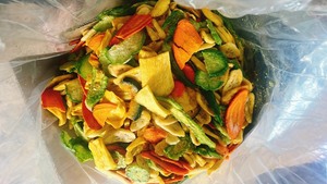 Chips Mixtos de Frutas y Verduras Orgánicas, Sabor Dulce, Refrigerio Deshidratado de Vietnam, Envasado al Vacío, 10 kg, Nutritivo - Product Image 6