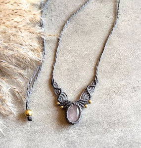 Collier statement vintage en macramé vert, fil vert, pierre de quartz rose plaquée argent, pendentif unisexe, cadeau - Product Image 1