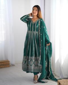 NOUVELLE SÉRIE DE ROBES MODLING DE CRÉATEUR SPÉCIAL POUR LA SAISON FESTIVE DE FÊTE ET DE MARIAGE - Product Image 1
