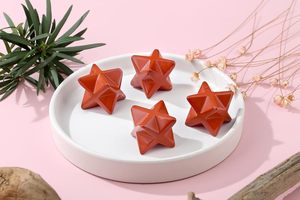 Cristaux de dodécaèdre de jaspe rouge en vrac Merkaba en cristal sculpté pour la force de la vitalité et la pratique spirituelle Pierre naturelle par Merkaba - Product Image 2