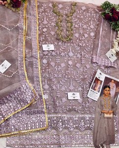 Mes de Eid y Ramzan Vestido especial de seda de organza suave con hilo y bordado de color púrpura claro a precio asequible para novia - Product Image 4