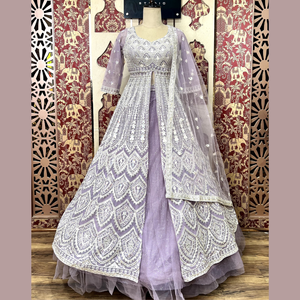 Indo Western Lehenga élégant en couleur rose oignon avec Chikankari complexe travail de toucher à la main Fusion parfaite de la tradition - Product Image 5