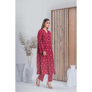 Ensemble coordonné 2 pièces en crêpe imprimé bordeaux pour femme - Tenue décontractée avec short - Disponible en tailles XS, S, XL, XXL - Product Image 1