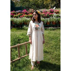 ชุดคุर्ตาและกางเกงผ้าฝ้ายปักลายสีขาวอมเทาสำหรับผู้หญิง - Product Image 3