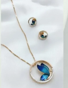 Collier élégant avec pendentif papillon bleu et boucles d'oreilles assorties, bijoux dorés, cadeau inspiré de la nature pour femmes - Product Image 5