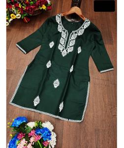 Les femmes lourdes portent des Kurti de travail de broderie Lakhnavi Chickenkari pour des vêtements décontractés et des collections courtes de Kurtis de vêtements de festival pour des femmes - Product Image 1