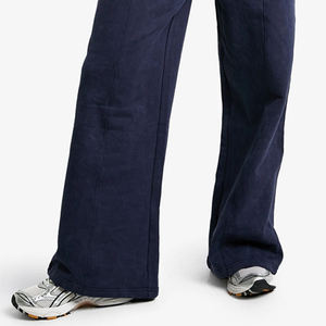 Survêtement en tissu doux à prix avantageux pour les acheteurs en gros avec fermeture éclair et design élégant de haute qualité / Design côtelé sur les poignets et le bas des pantalons - Product Image 4