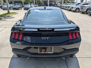 Ford Mustang 2024 impecablemente limpio - Product Image 3
