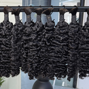 Cheveux bouclés en vrac pour tresses bohèmes, cheveux humains noirs naturels, sans trame, boucles douces et volumineuses pour tresses sans nœuds. - Product Image 1