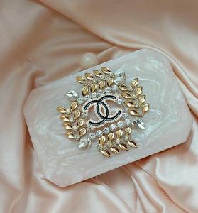 Embrague de resina bordado blanco Trabajo de piedra pesada Perla de imitación Chapado en oro Sólido Vintage Mariposa Encanto Boda de mujer - Product Image 5