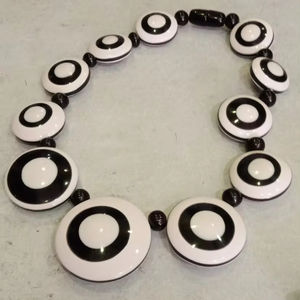 Collar con colgante de cuentas de resina de diseño único India fabricante de todos los colores collares con cuentas de último diseño - Product Image 1