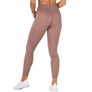 Pantalones casuales de corte equilibrado para mujer, diseñados para un movimiento cómodo, con una apariencia limpia y una presencia diaria elegante. - Product Image 3