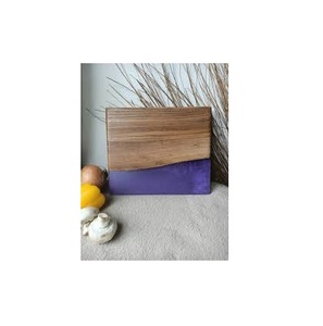 Planche à fromage de service en résine époxy, bois d'olive de rivière, forme rectangulaire, Design artisanal personnalisé de haute qualité - Product Image 1