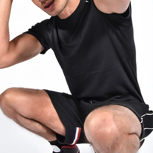 2023 Camiseta corta Unisex conjunto de 2 piezas logotipo personalizado venta al por mayor ropa de calle térmica transpirable tejido verano estampado para hombres prendas de vestir exteriores - Product Image 2