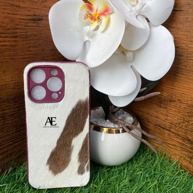 New Arrival Stylish Real Cowhide Fur Leather Phone Cases Personalized Vintage Luxury High Quality Phone 14 /15 Pro Mobile Covers