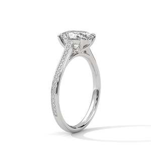 Anillo de Compromiso con Diamante de Laboratorio de Corte Ovalado, Solitario con Piedras Laterales, Disponible en Oro de 14K, 18K, 10K y Plata 925, Oro Personalizado - Product Image 6