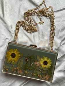 Bolso de Mano de Resina Moderna de Primera Calidad |   Elegante Bolso de Noche Rígido para Damas |   Bolso de Mano para Bodas y Eventos, Ecológico e Impermeable - Product Image 2