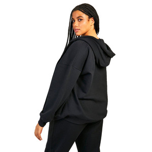 Sweat à capuche à fermeture éclair de base en molleton lourd de couleur noire pour femmes de grande taille avec poches et cordes à boucle en métal - Product Image 2