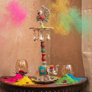 Diya Tradicional con Diseño de Elefante y Pavo Real, con Detalles de Cuarzo Mandarina y Lapislázuli para las Festividades de Diwali - Product Image 1