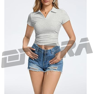 เสื้อโปโลครอปสีเทาสำหรับผู้หญิง ระบายอากาศได้ดี สวมใส่สบาย ด้วยผ้าเนื้อนุ่ม สไตล์ทันสมัย เหมาะสำหรับใส่ลำลอง ทำงาน เดินทาง และสวมใส่ในชีวิตประจำวัน - Product Image 2