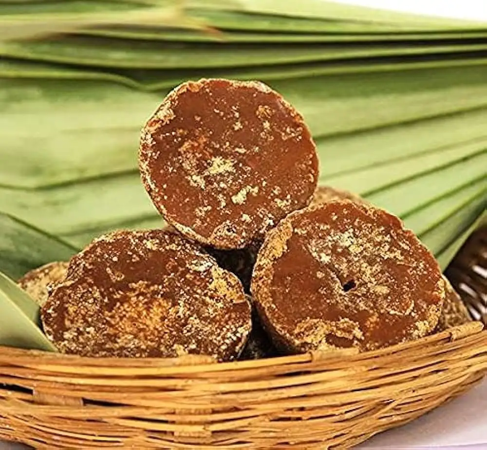Jaggery murni gula palem terbuat dari jus putik dari pohon palem digunakan untuk membuat kembang gula