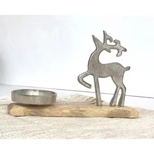 Bougeoir de conception d'arbre de Noël enduit de poudre noire de fer de métal avec la base en bois pour l'usage de fête de Noël - Product Image 4