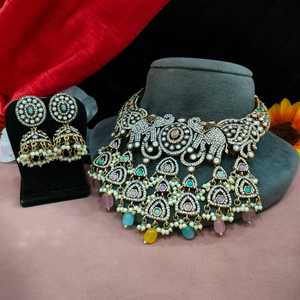 Victorian Vintage elegancia moderna sofisticación adornado lujoso circonitas brillantes moda gargantillas collares perlas Chic - Product Image 3