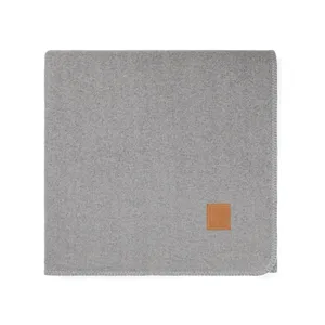 Manta de Cama Sostenible VINGA Moulton RPET, Ecológica y Elegante - Product Image 1