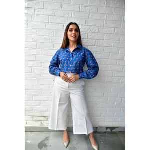 Camisa de Algodón Popelín con Estampado Floral Rosa para Mujer, Talla Única (XS a XL), Manga Larga, para Oficina y Uso Casual, Estampado Azul Hecho a Mano - Product Image 2