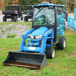 Mini-tracteur robuste LS MT125 avec réservoir de carburant de 6,6 gallons et attelage trois points catégorie 1 pour équipement lourd - Product Image 6